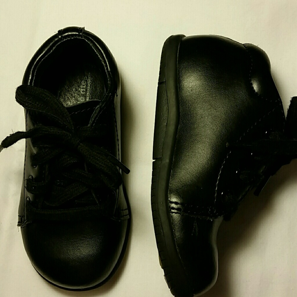 Size 6.5w boys black Stride rite shoes
